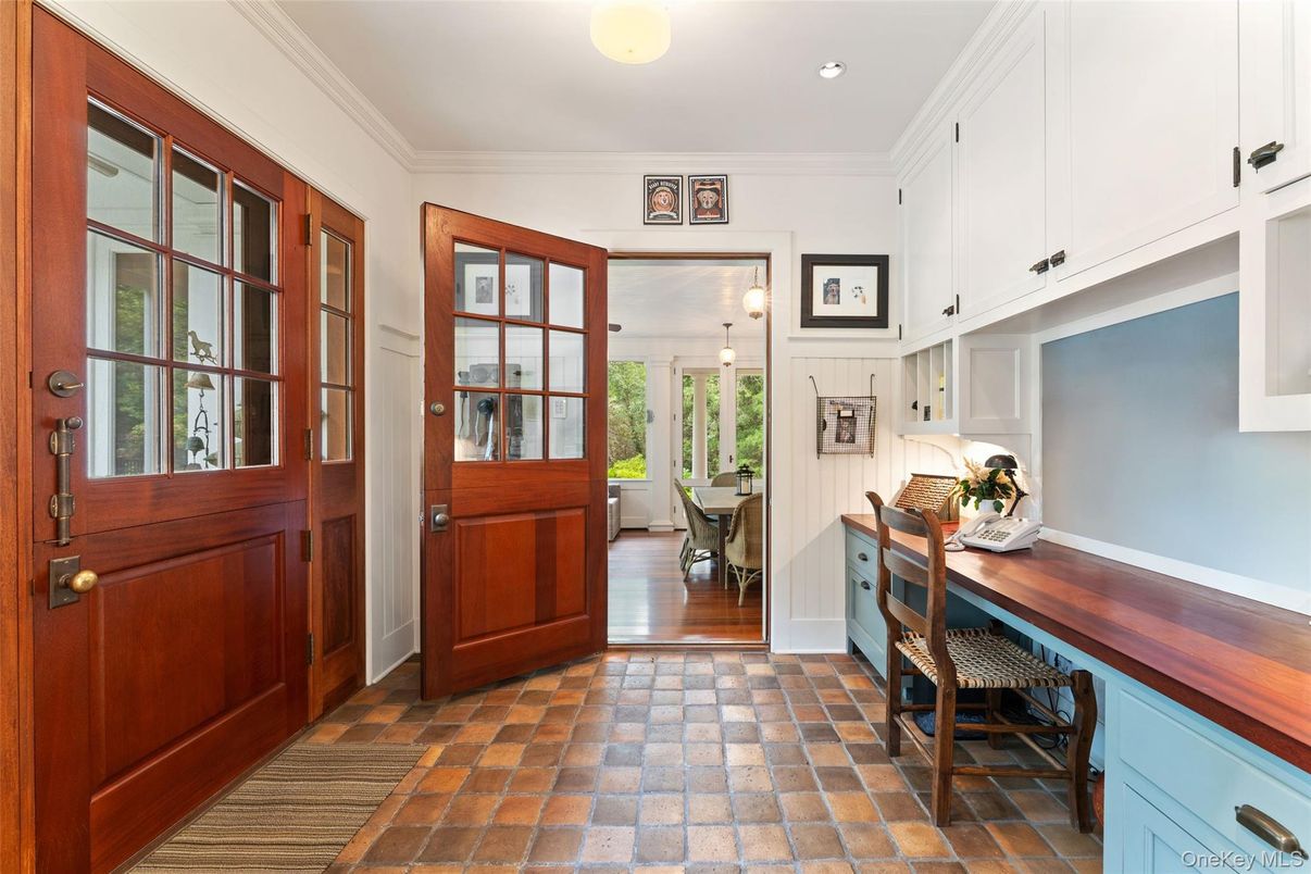 Dining room, Interior, Recessed Lighting