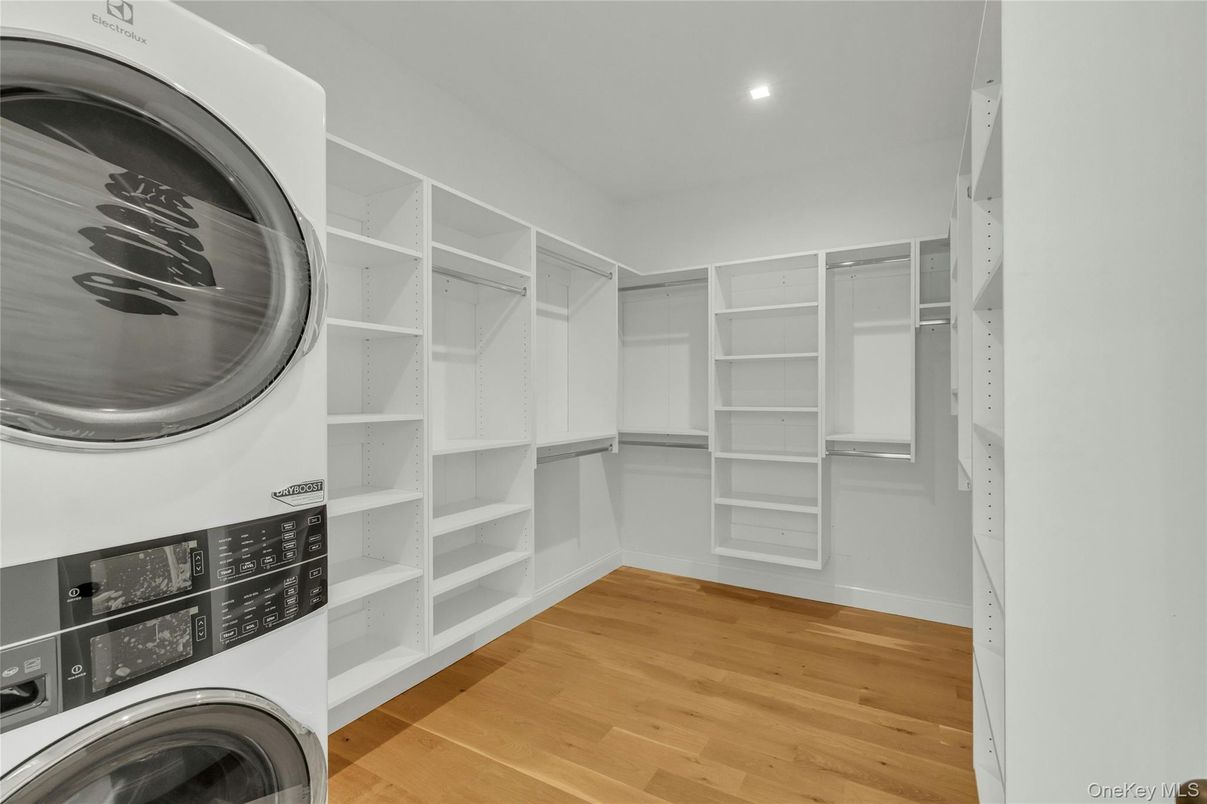 Interior, Recessed Lighting, Walk-in Closets, Wood Texture Flooring