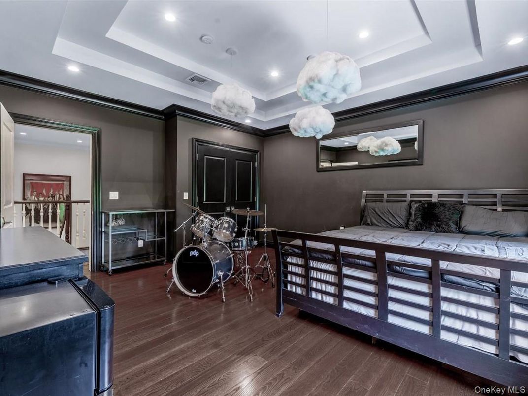 Bedroom, Interior, Pendant Lights, Recessed Lighting, Wood Texture Flooring