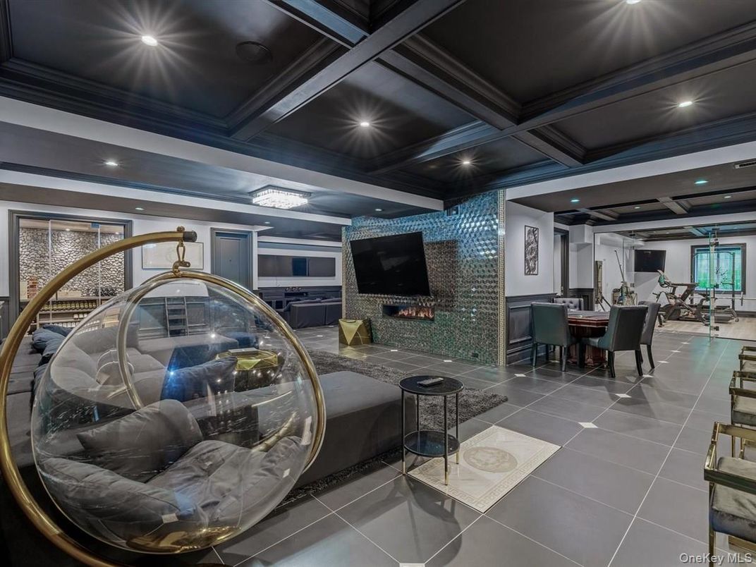 Dining room, Interior, Recessed Lighting