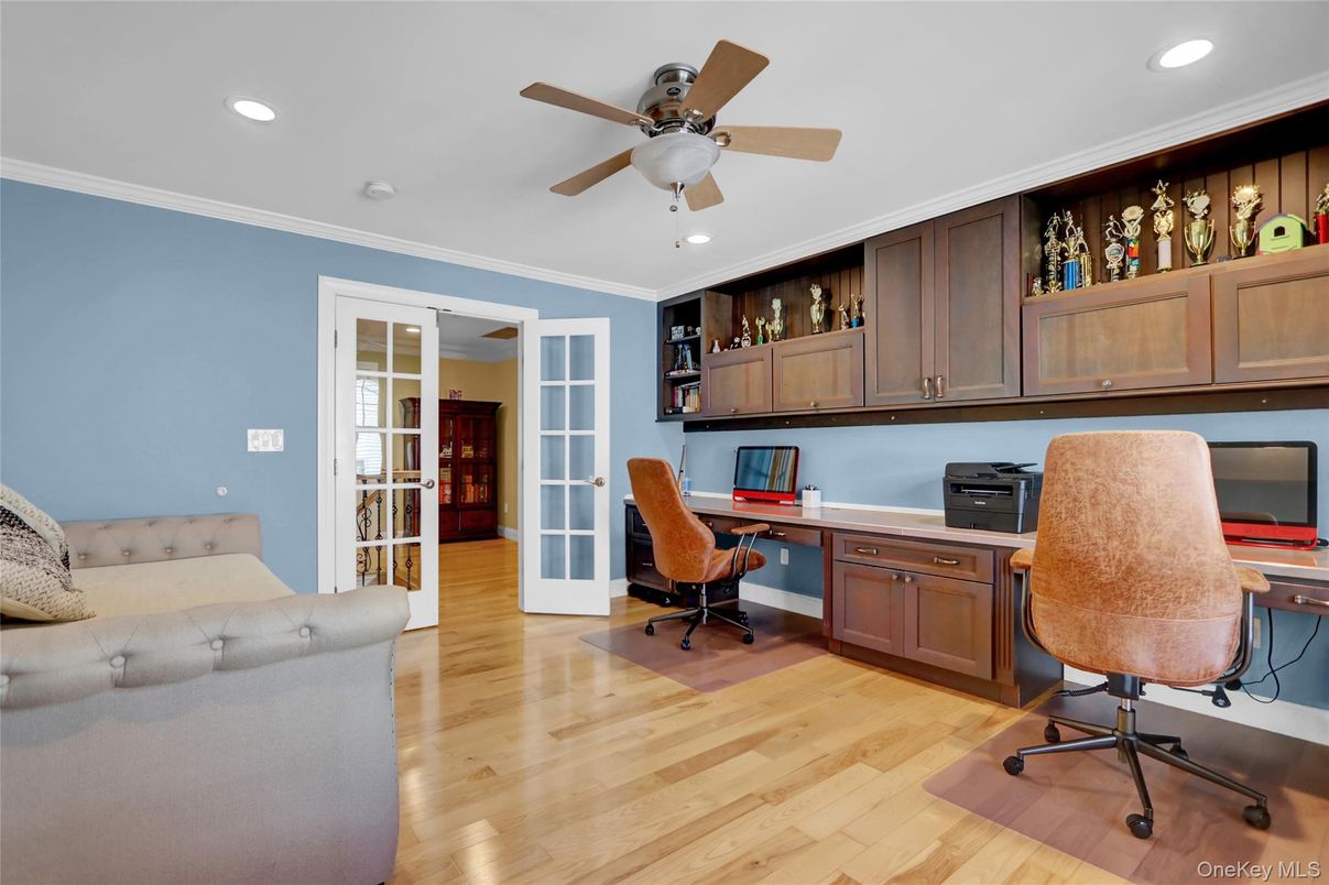 Home Office, Interior, Recessed Lighting, Wood Texture Flooring