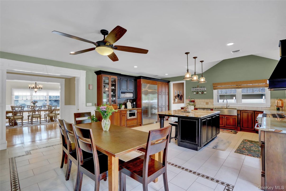 Chandelier, Dining room, Interior, Kitchen, Pendant Lights, Recessed Lighting, Stainless Steel Appliances