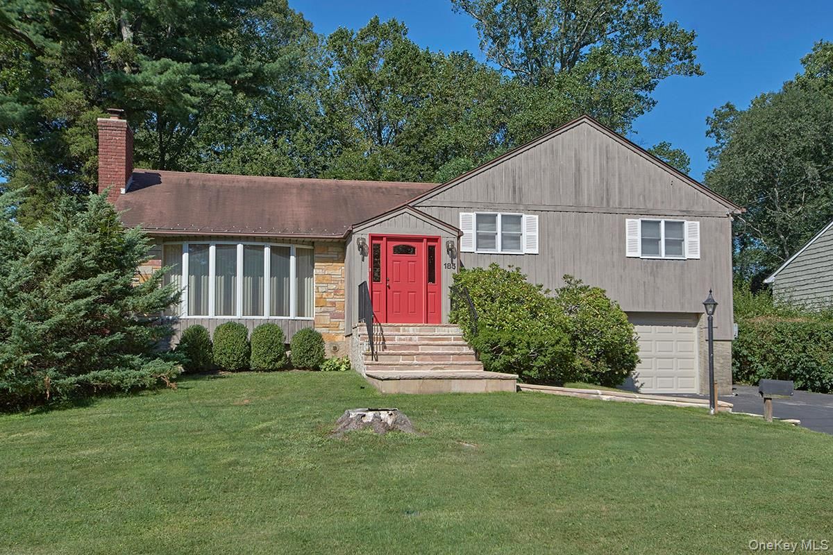 Attached, Exterior, Facade, Split Level