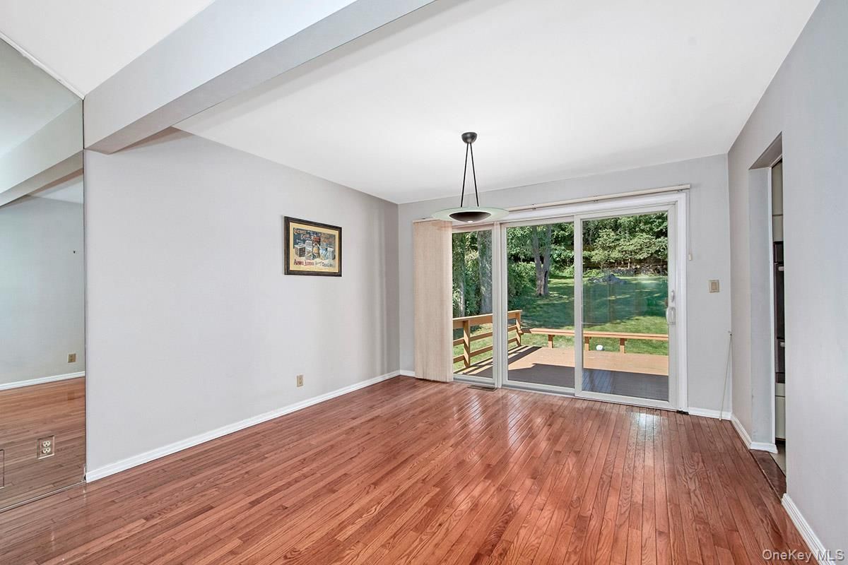 Empty room, Interior, Pendant Lights, Wood Texture Flooring