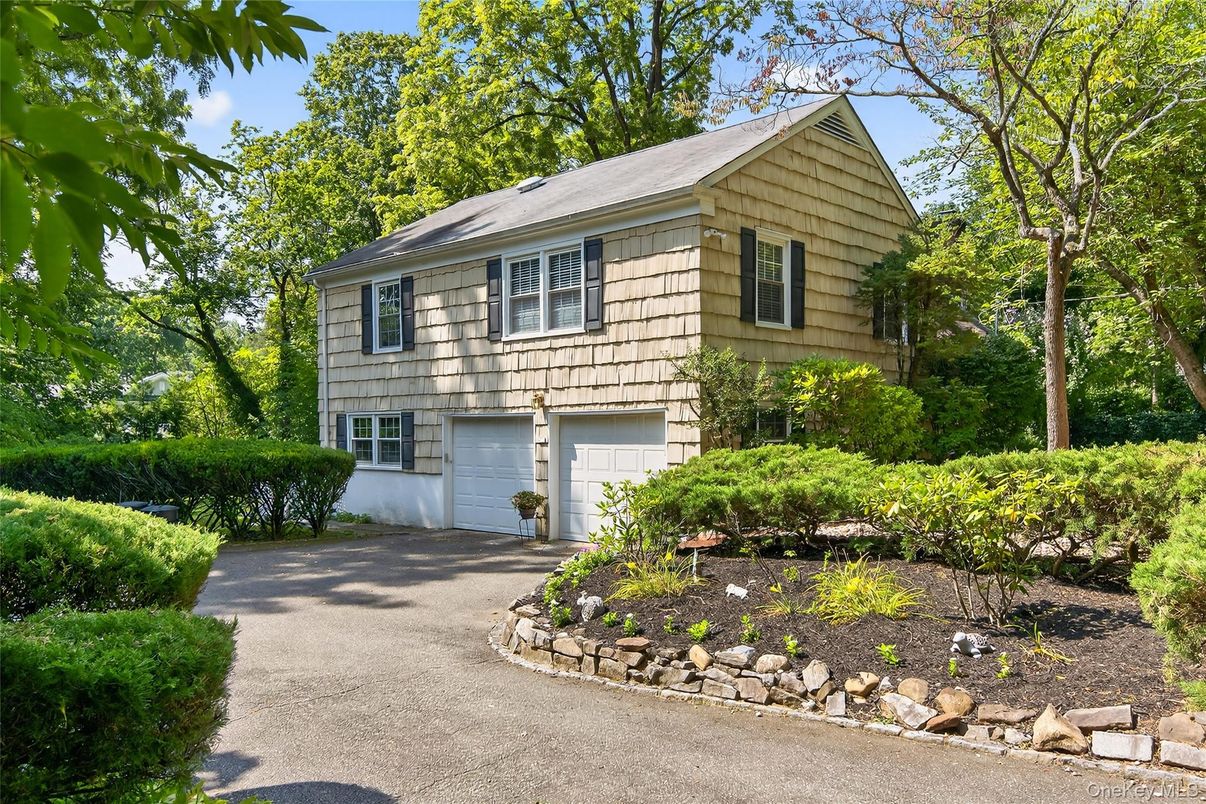Attached, Exterior, Facade, Raised Ranch