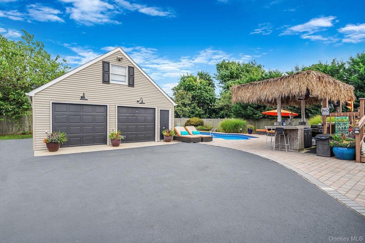 Detached Garage, Exterior, Outdoor Kitchen, Pool
