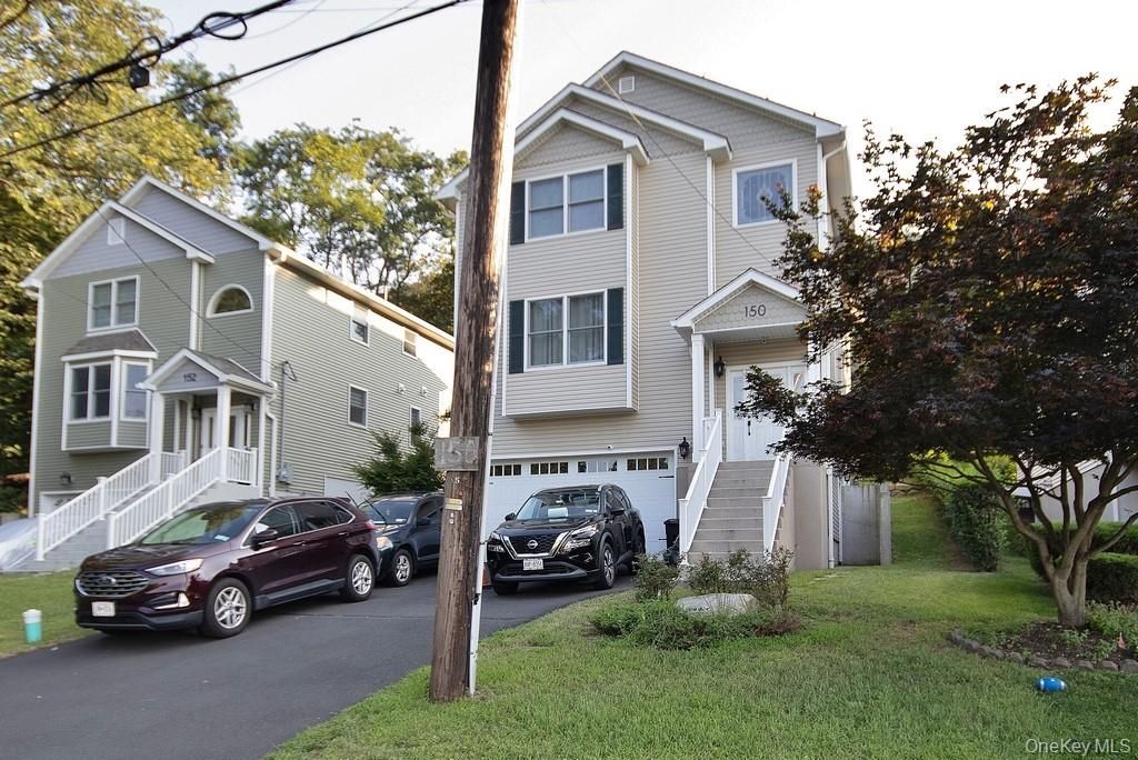 Attached, Exterior, Facade, Rowhouse