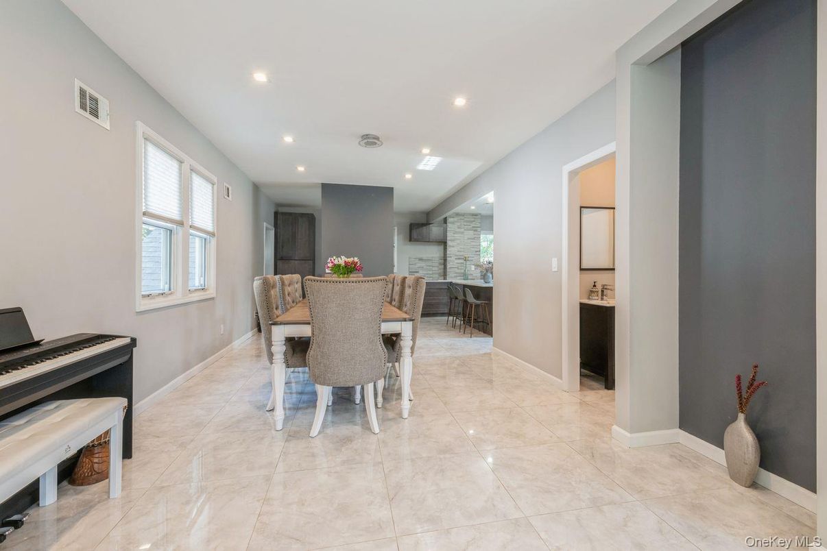 Dining room, Interior, Piano, Recessed Lighting