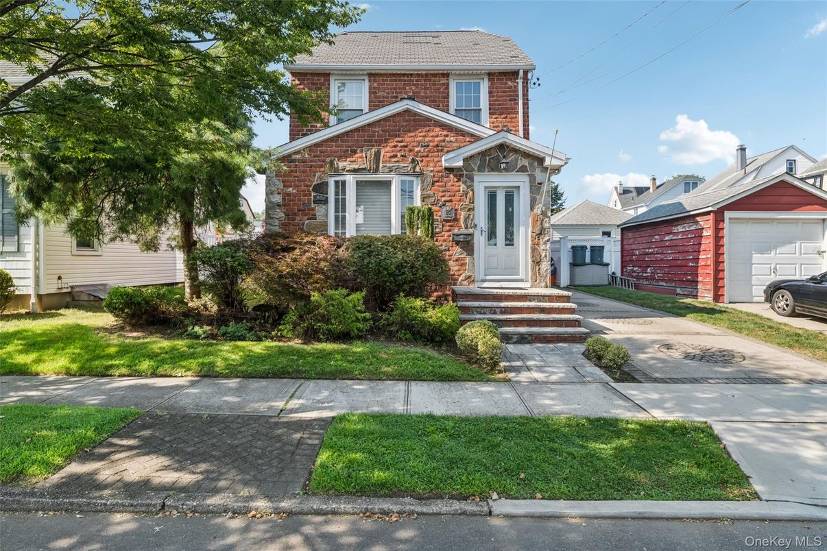 Detached Garage, Exterior, Facade, Brick Facade, American Foursquare