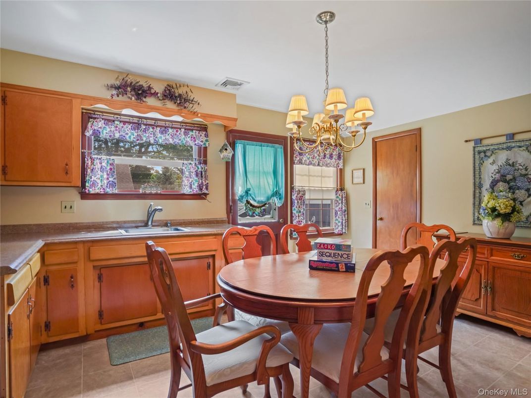 Chandelier, Dining room, Interior, Kitchen