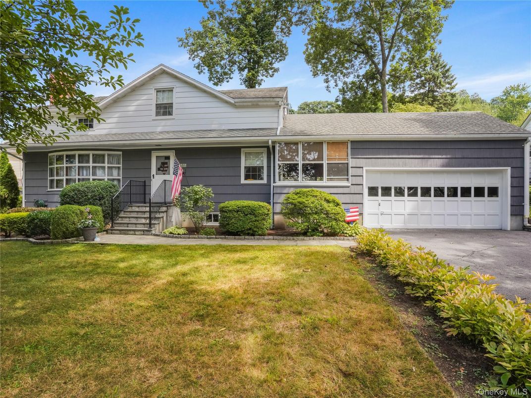 Attached, Exterior, Facade, Ranch