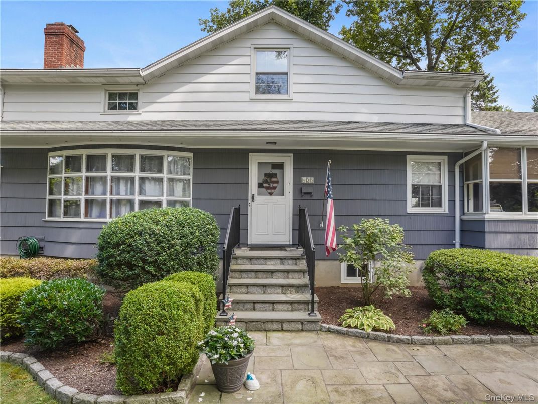 Exterior, Facade, American Foursquare