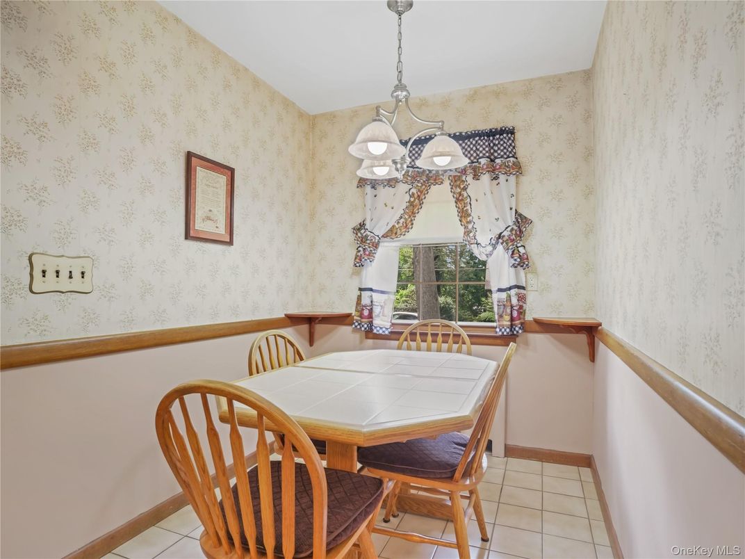 Chandelier, Dining room, Interior