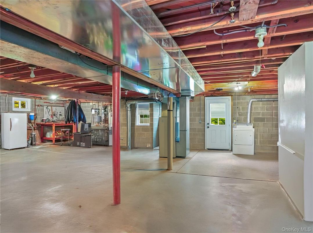 Interior, Washer, Wooden Beams