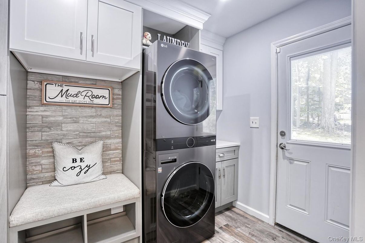 Interior, Recessed Lighting, Utility Closets, Washer, Wood Texture Flooring