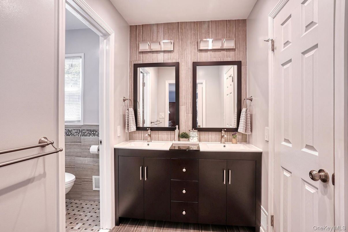 Bathroom, Dual Sink Vanities, Interior
