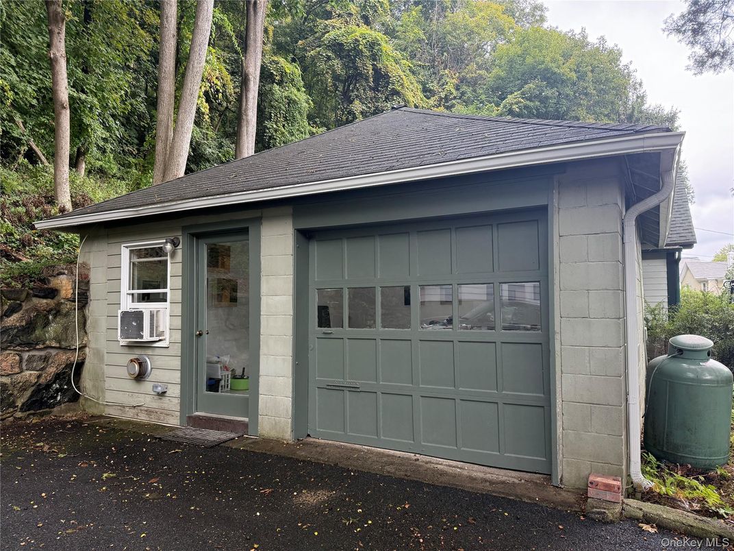 Detached Garage, Exterior