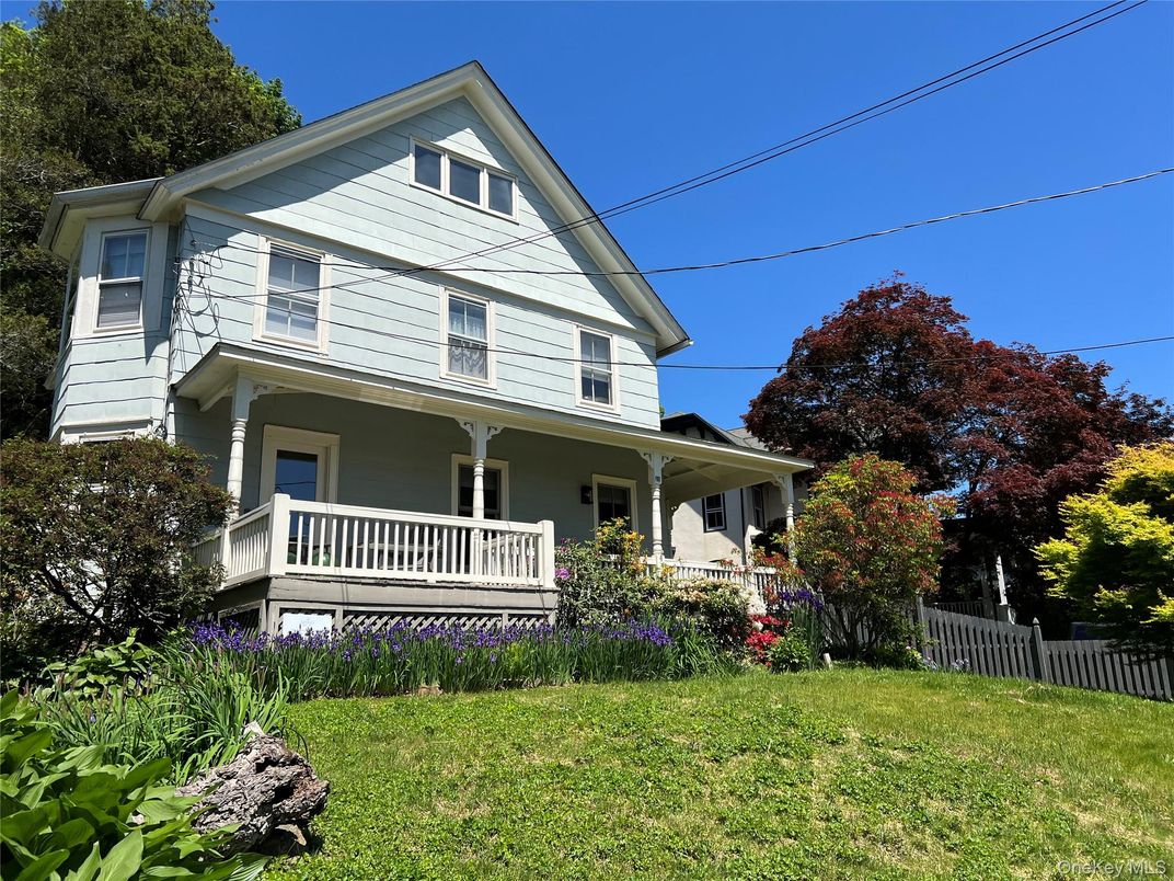 Exterior, Facade, Queen Anne Victorian