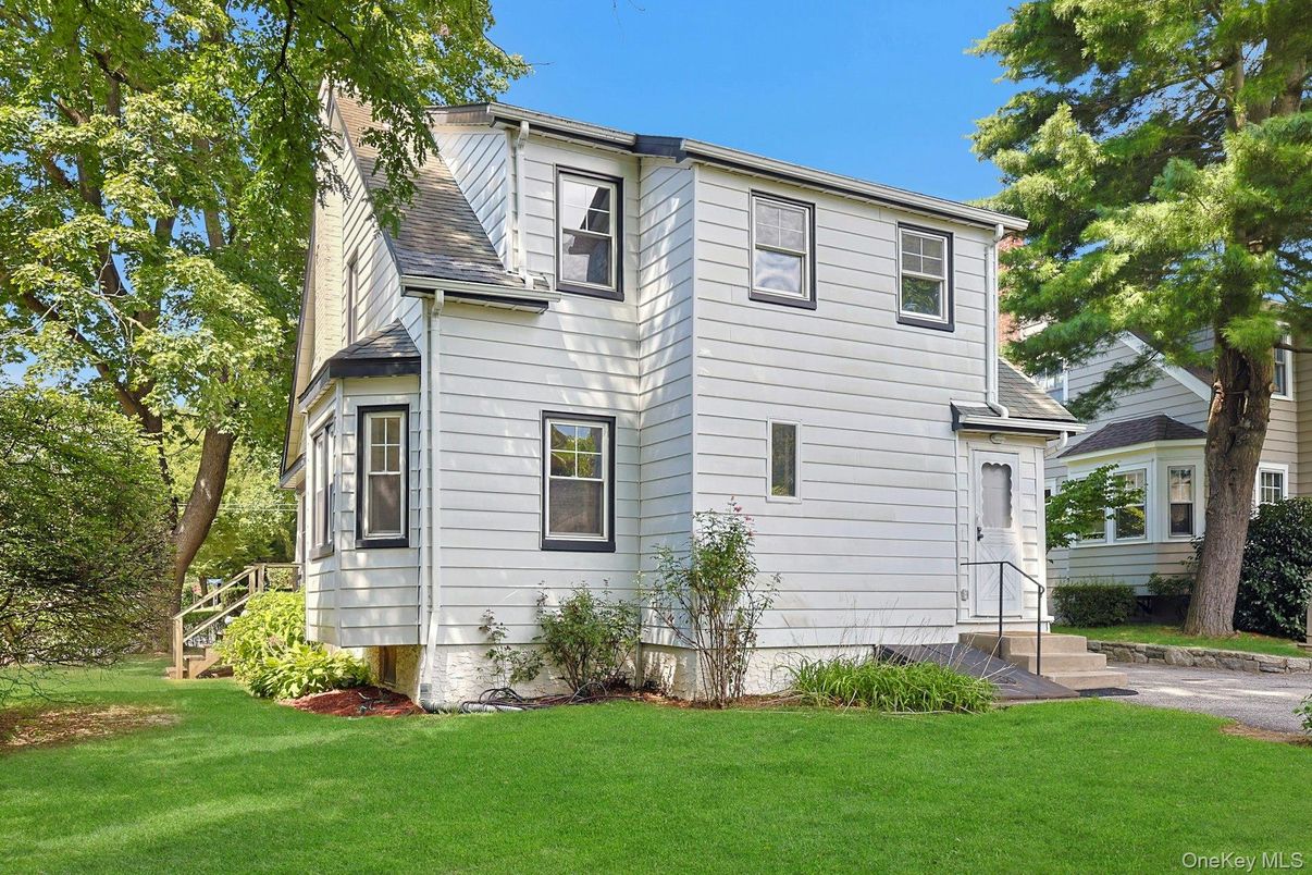 Exterior, Facade, Cape Cod