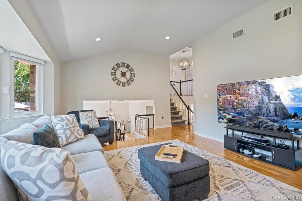 Interior, Living room, Recessed Lighting, Water, Wood Texture Flooring