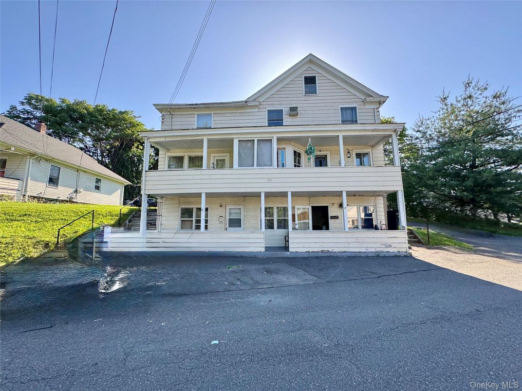 Exterior, Facade, Queen Anne Victorian