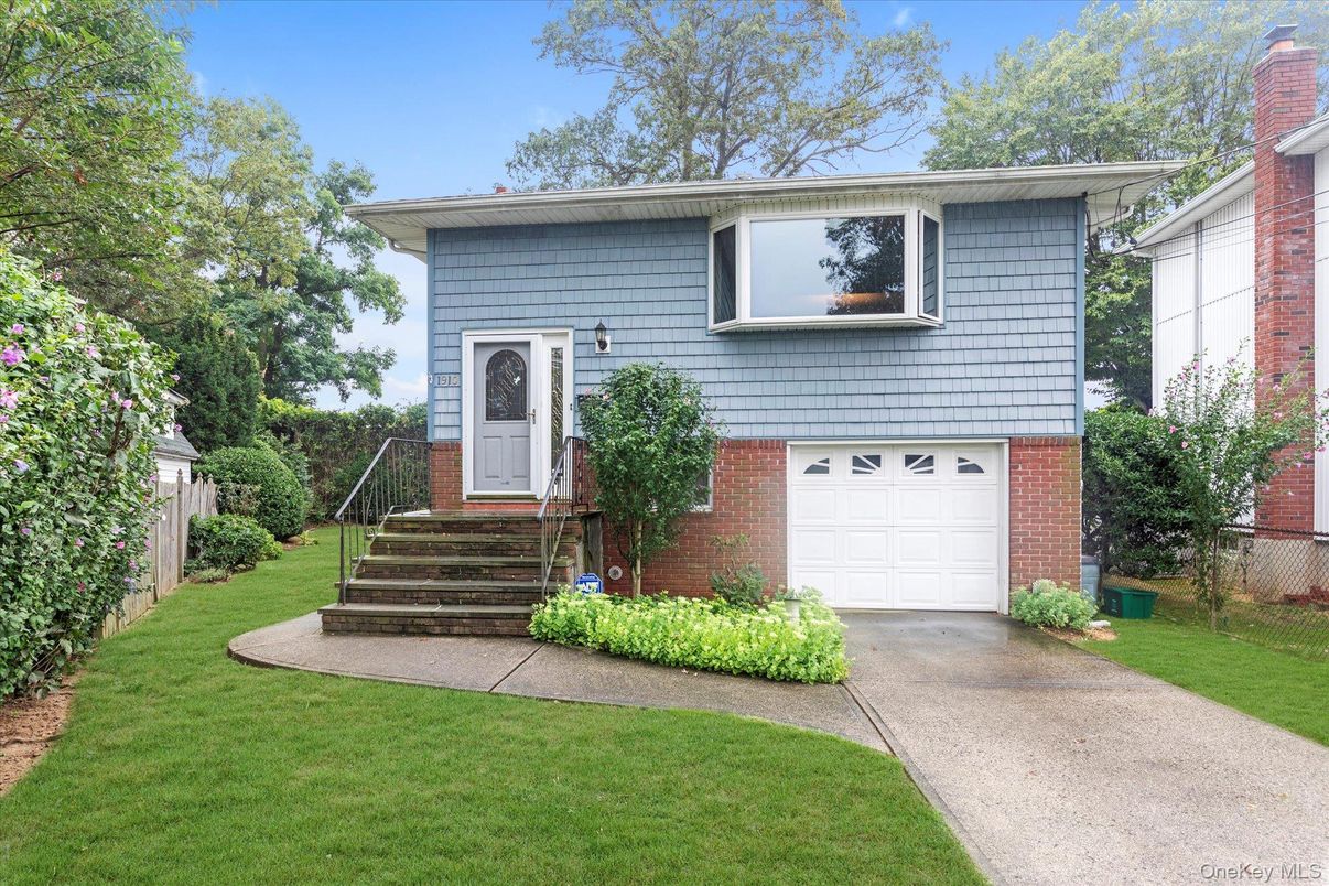 Attached, Exterior, Facade, Brick Facade, Raised Ranch