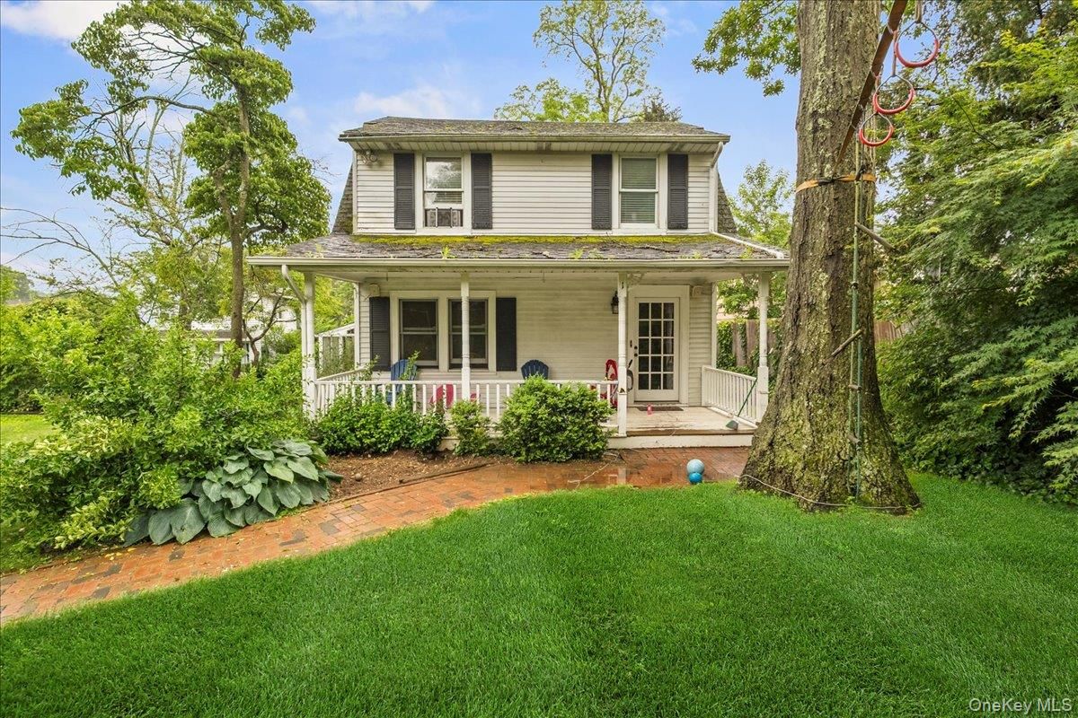 Exterior, Facade, American Foursquare