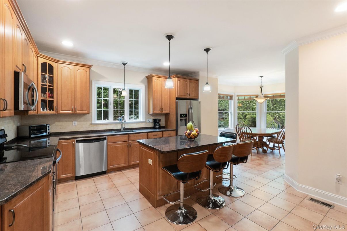Dining room, Interior, Kitchen, Pendant Lights, Recessed Lighting, Stainless Steel Appliances