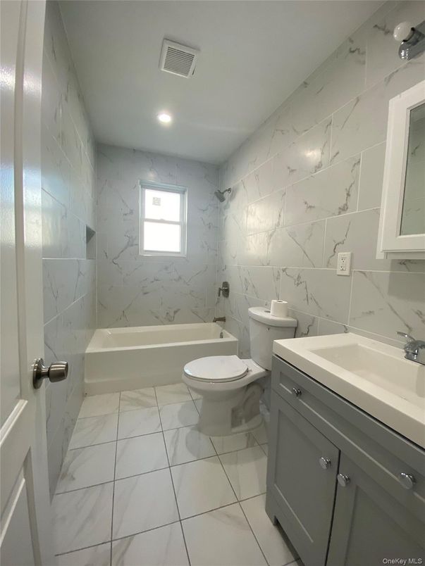 Bathroom, Interior, Marble, Marble Walls, Recessed Lighting