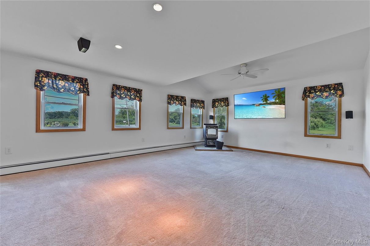 Empty room, Interior, Recessed Lighting