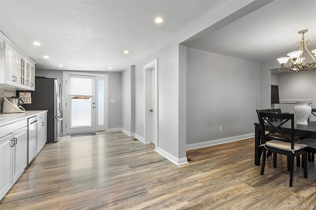 Chandelier, Dining room, Interior, Kitchen, Recessed Lighting, Wood Texture Flooring