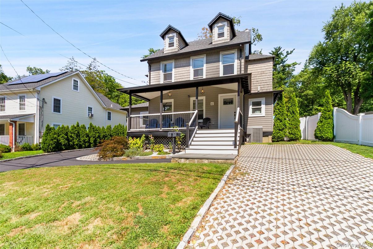 Exterior, Facade, Solar Panels, American Foursquare