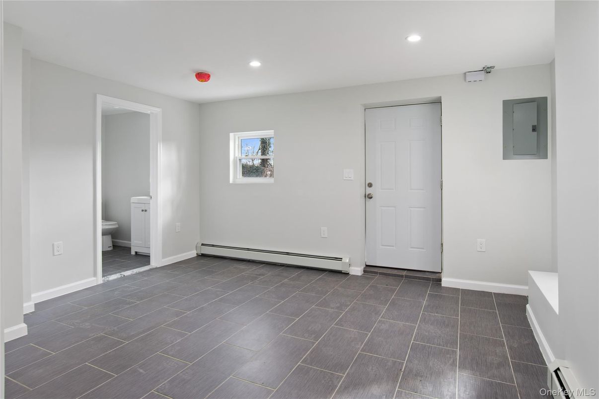 Bathroom, Empty room, Interior, Recessed Lighting