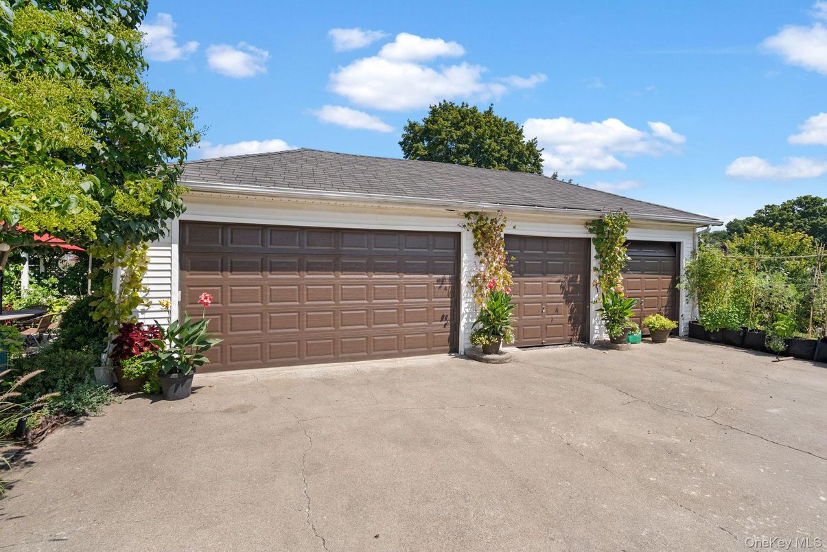 Detached Garage, Exterior