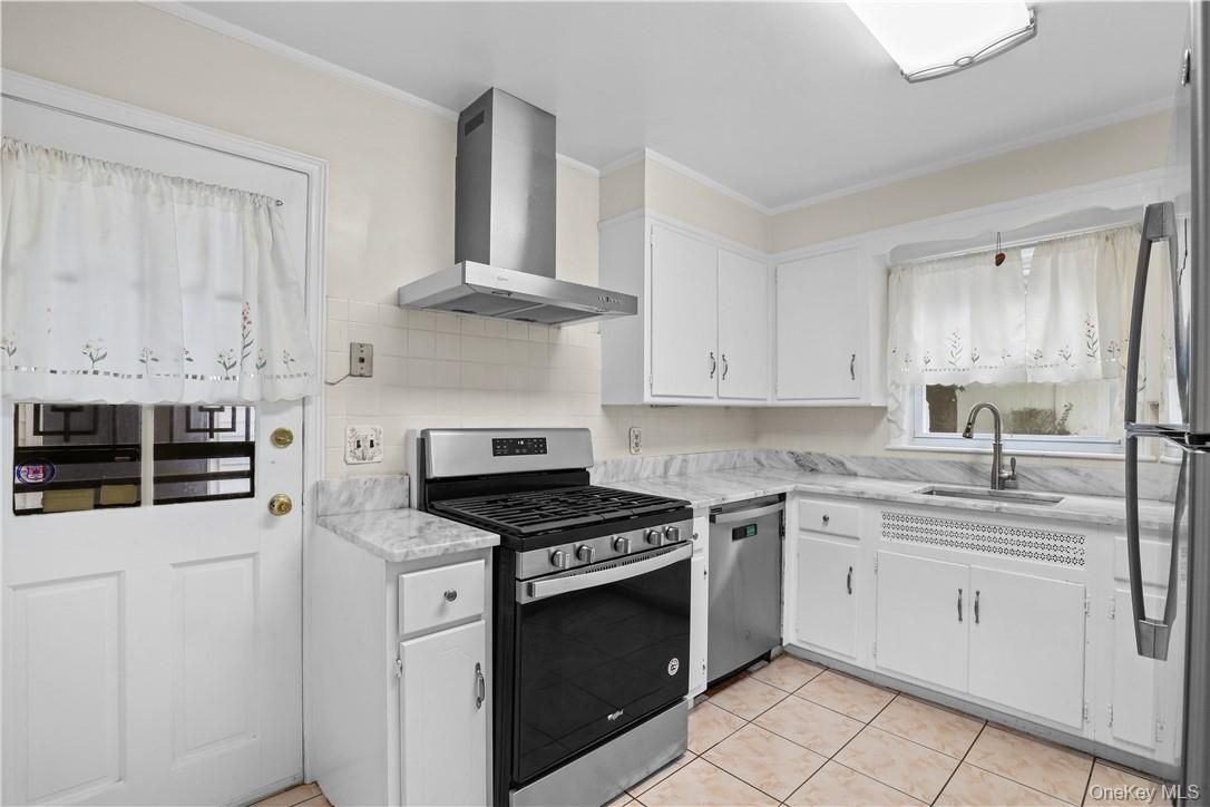 Interior, Kitchen, Stainless Steel Appliances