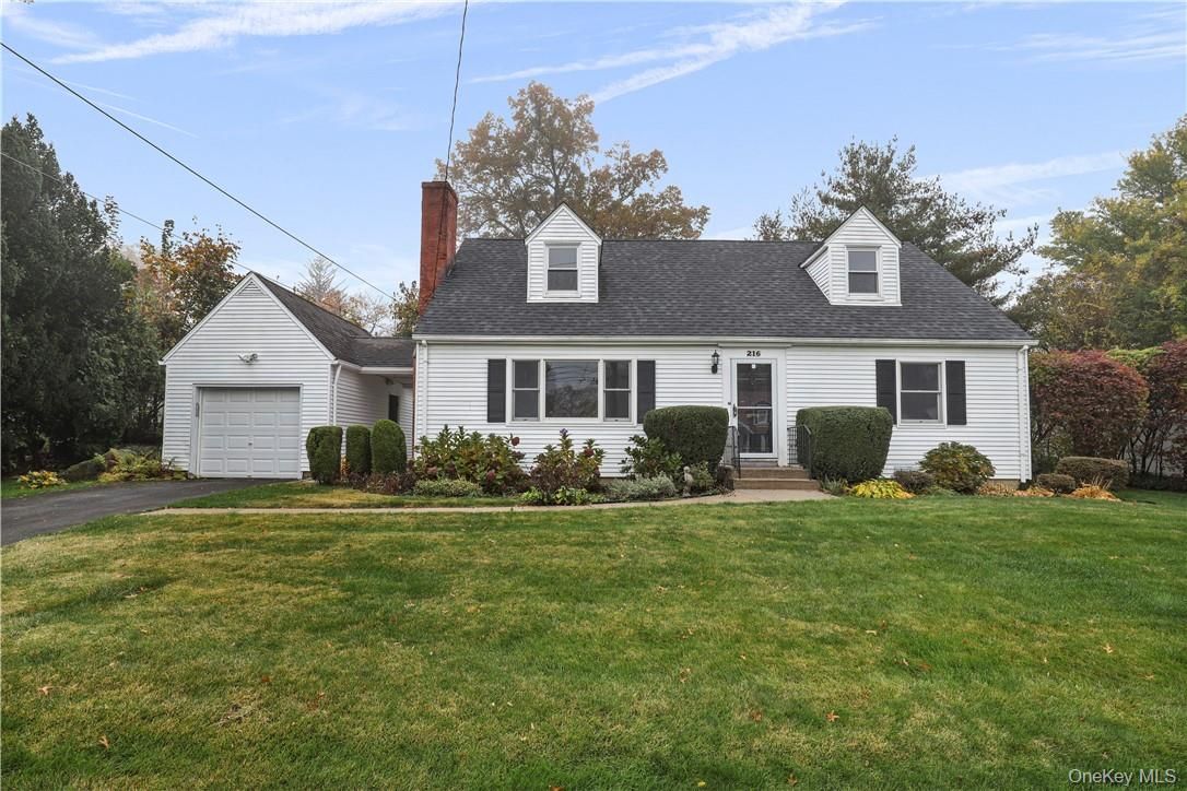 Attached, Exterior, Facade, Cape Cod