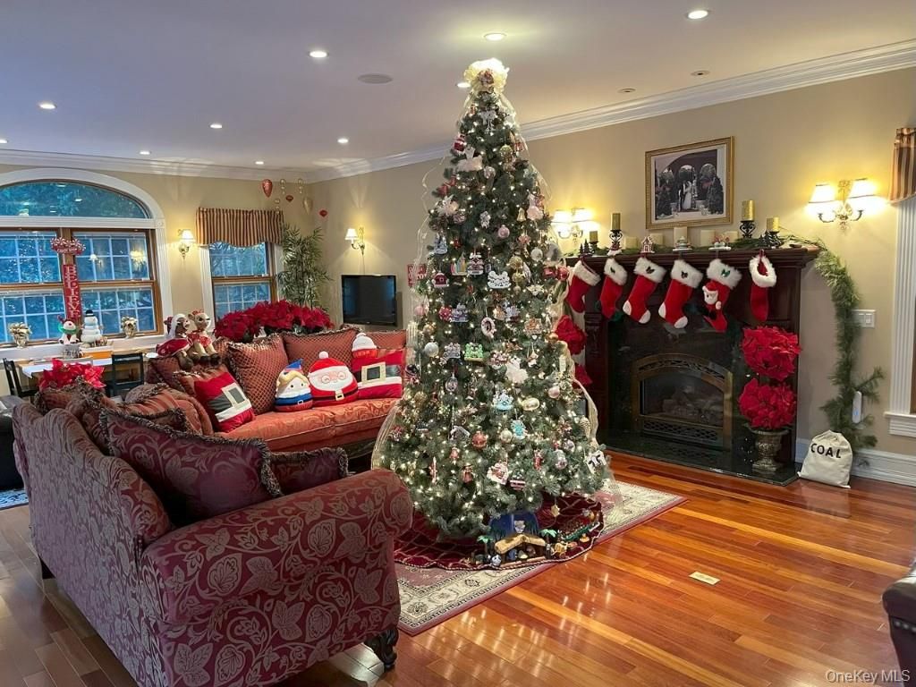 Fireplace, Interior, Living room, Pendant Lights, Recessed Lighting, Wood Texture Flooring