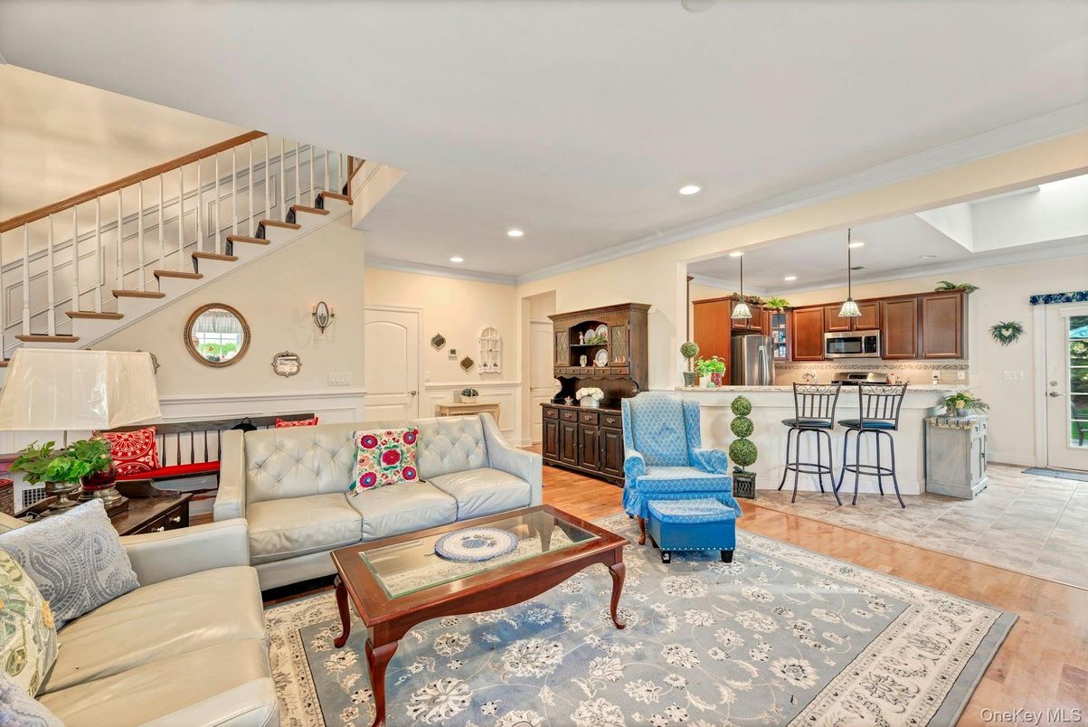 Interior, Kitchen, Living room, Pendant Lights, Recessed Lighting, Stainless Steel Appliances