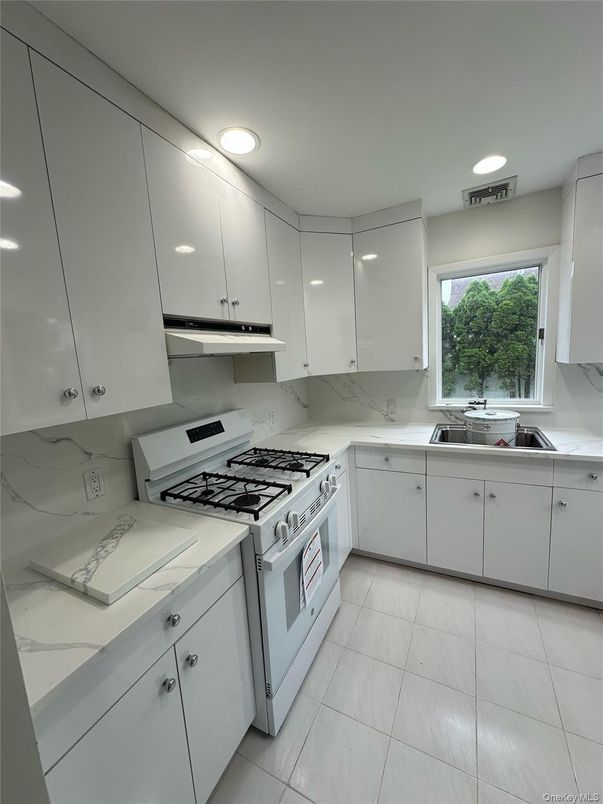 Interior, Kitchen, Marble Walls, Recessed Lighting