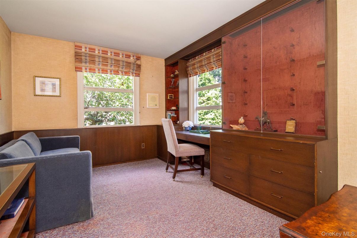 Home Office, Interior