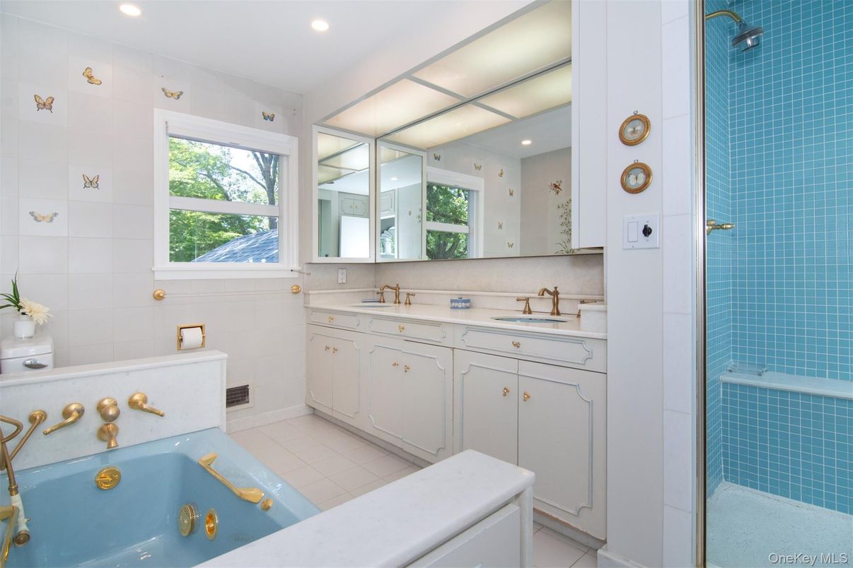 Bathroom, Interior, Recessed Lighting