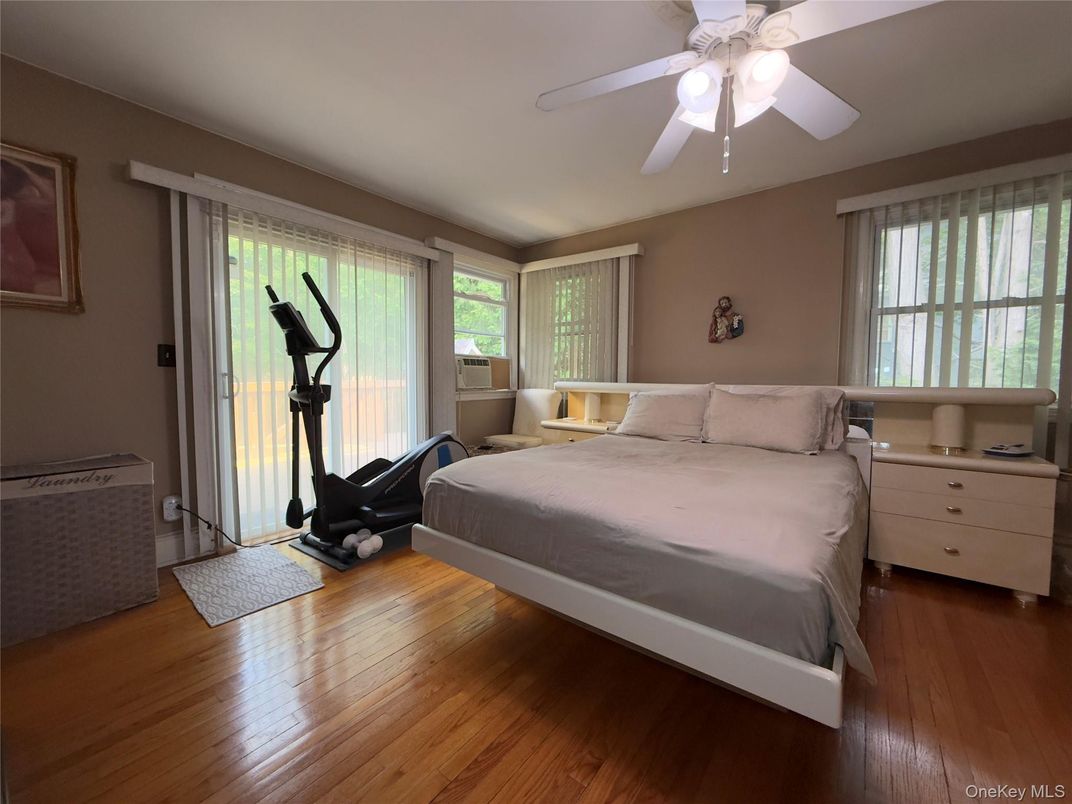 Bedroom, Fitness Equipment, Interior, Wood Texture Flooring