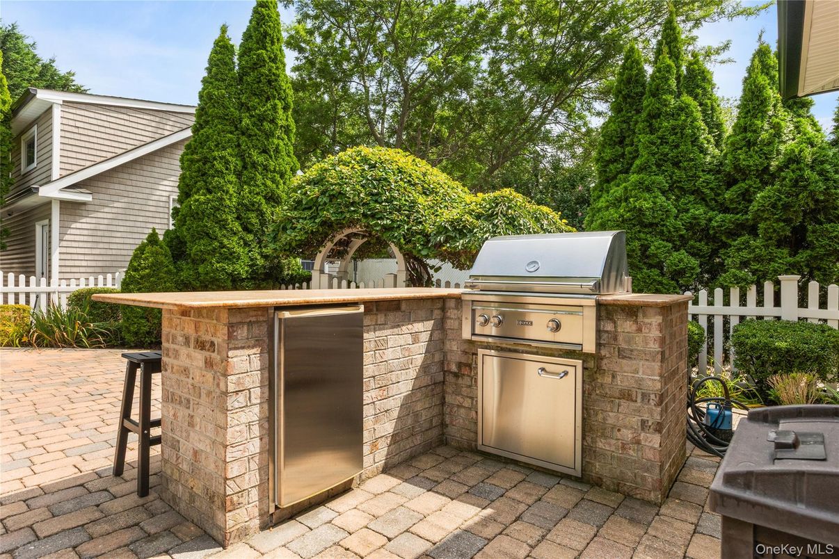 Exterior, Outdoor Kitchen