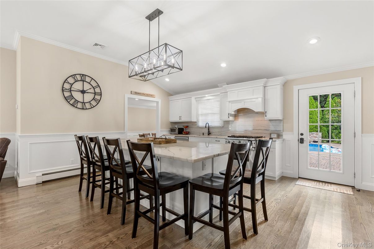 Dining room, Interior, Kitchen, Pendant Lights, Recessed Lighting, Wood Texture Flooring