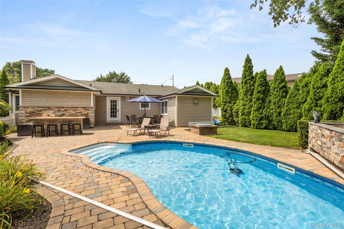 Exterior, Pool