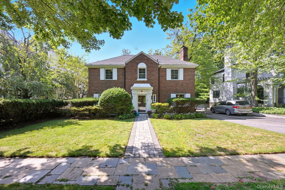 Exterior, Facade, Brick Facade, Georgian
