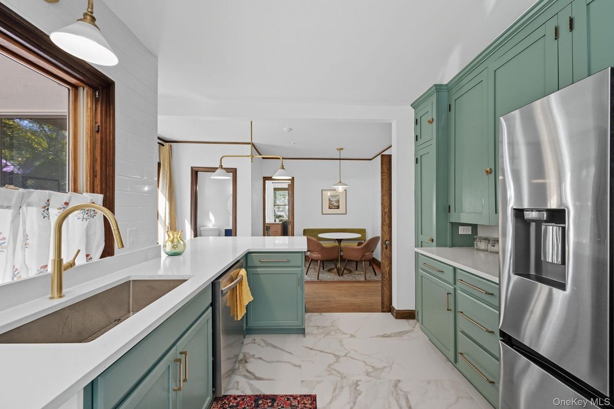 Dining room, Interior, Kitchen, Marble, Pendant Lights, Stainless Steel Appliances