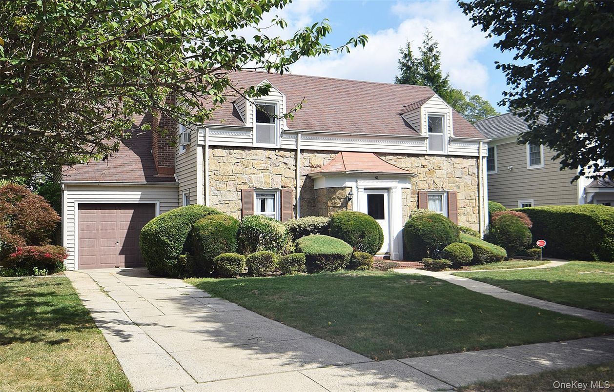 Attached, Exterior, Facade, Cape Cod