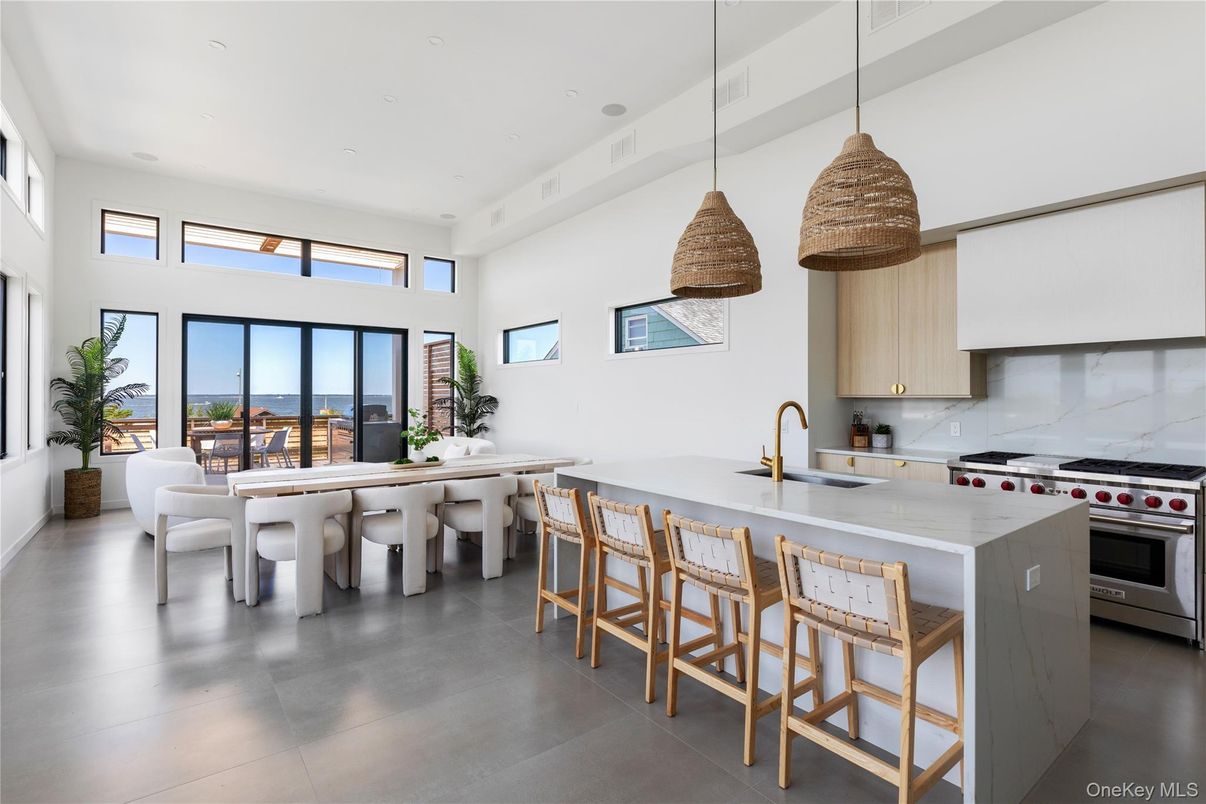 Dining room, Interior, Kitchen, Pendant Lights, Recessed Lighting, Stainless Steel Appliances, Water