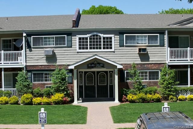Exterior, Facade, Brick Facade, Georgian